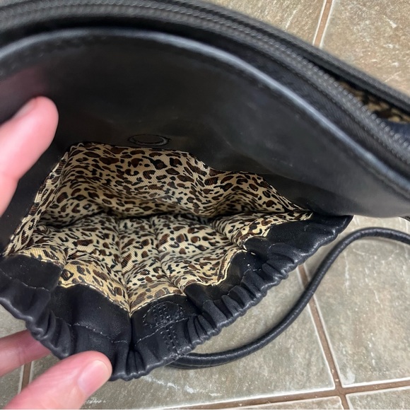 Vintage ILI New York Black Leather Crossbody Bag - Picture 7 of 11